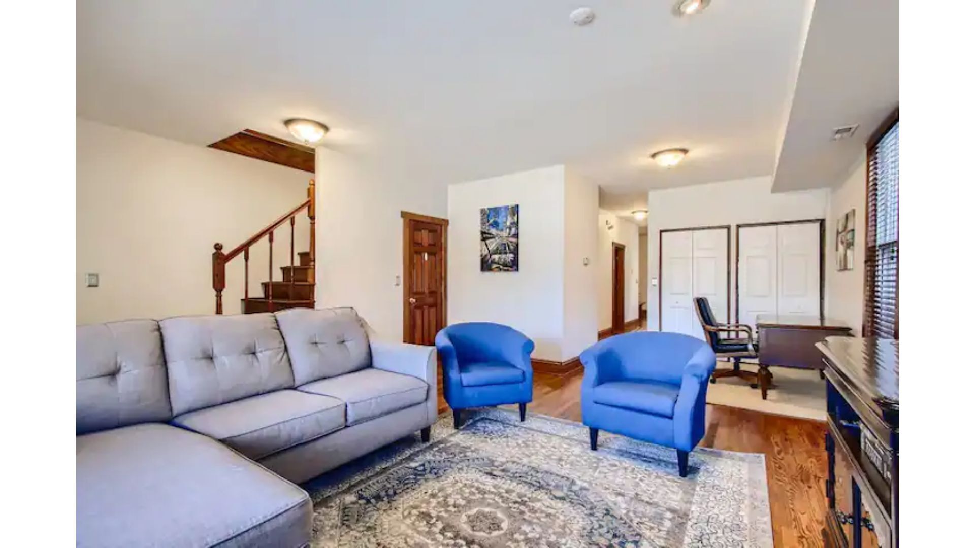 Beautiful Roscoe Village/Hamlin Park 4 bed 3 bath.