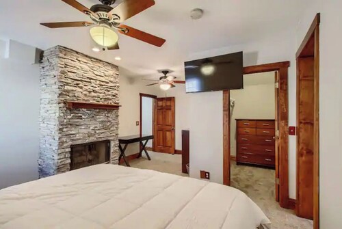 Beautiful Roscoe Village/Hamlin Park 4 bed 3 bath.