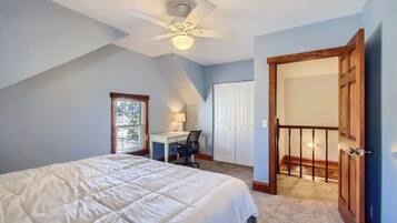 4 bedrooms, iron/ironing board, travel crib, free WiFi