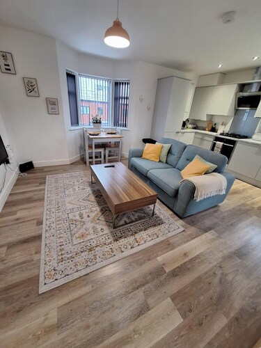 1 Bed Apartment Sleeps 2 - Parking & Wifi
