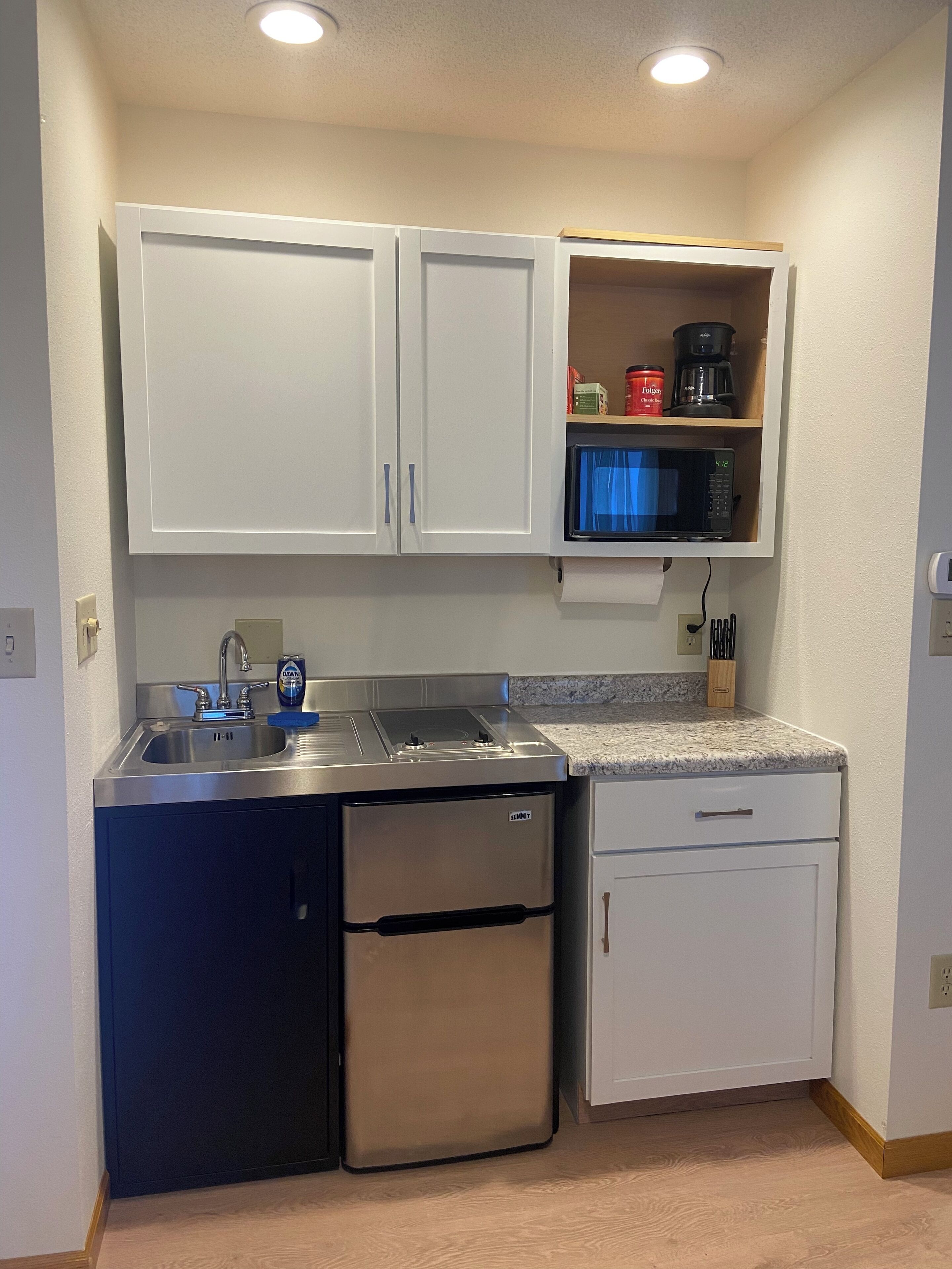 Fridge, microwave, stovetop, coffee/tea maker