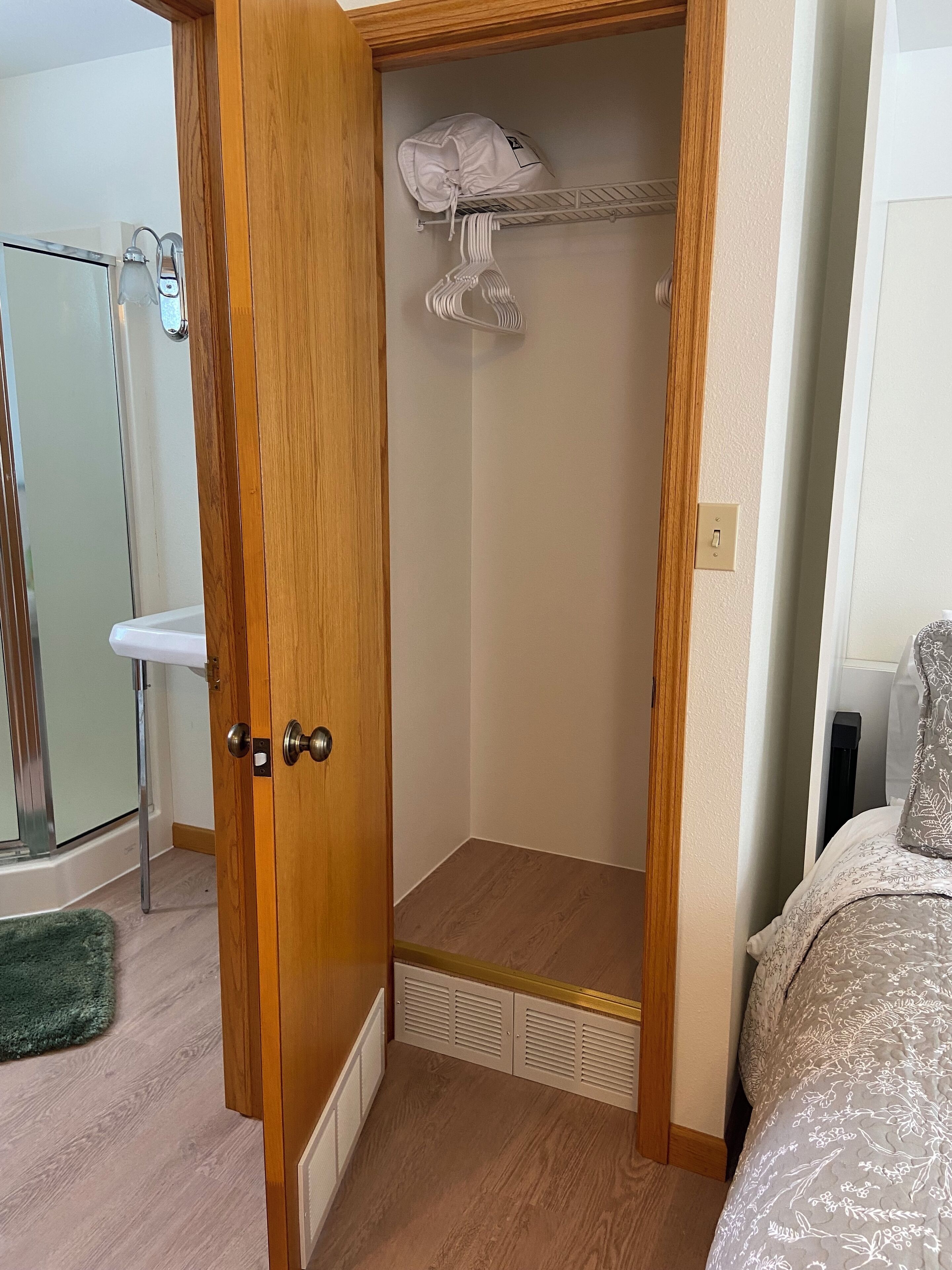 1 chambre, lit parapluie, Wi-Fi gratuit, draps fournis