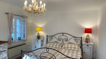 1 slaapkamer, een strijkplank/strijkijzer, gratis wifi, beddengoed