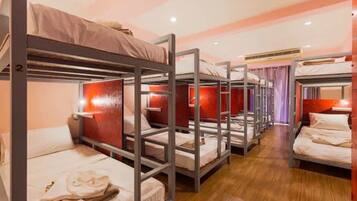 Dormitorio compartido básico | Wifi gratis y ropa de cama