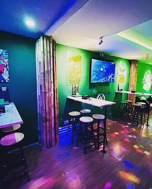 Lobby lounge - Popeyes Hostel Coffeeshop and Beer Bar (Patong)