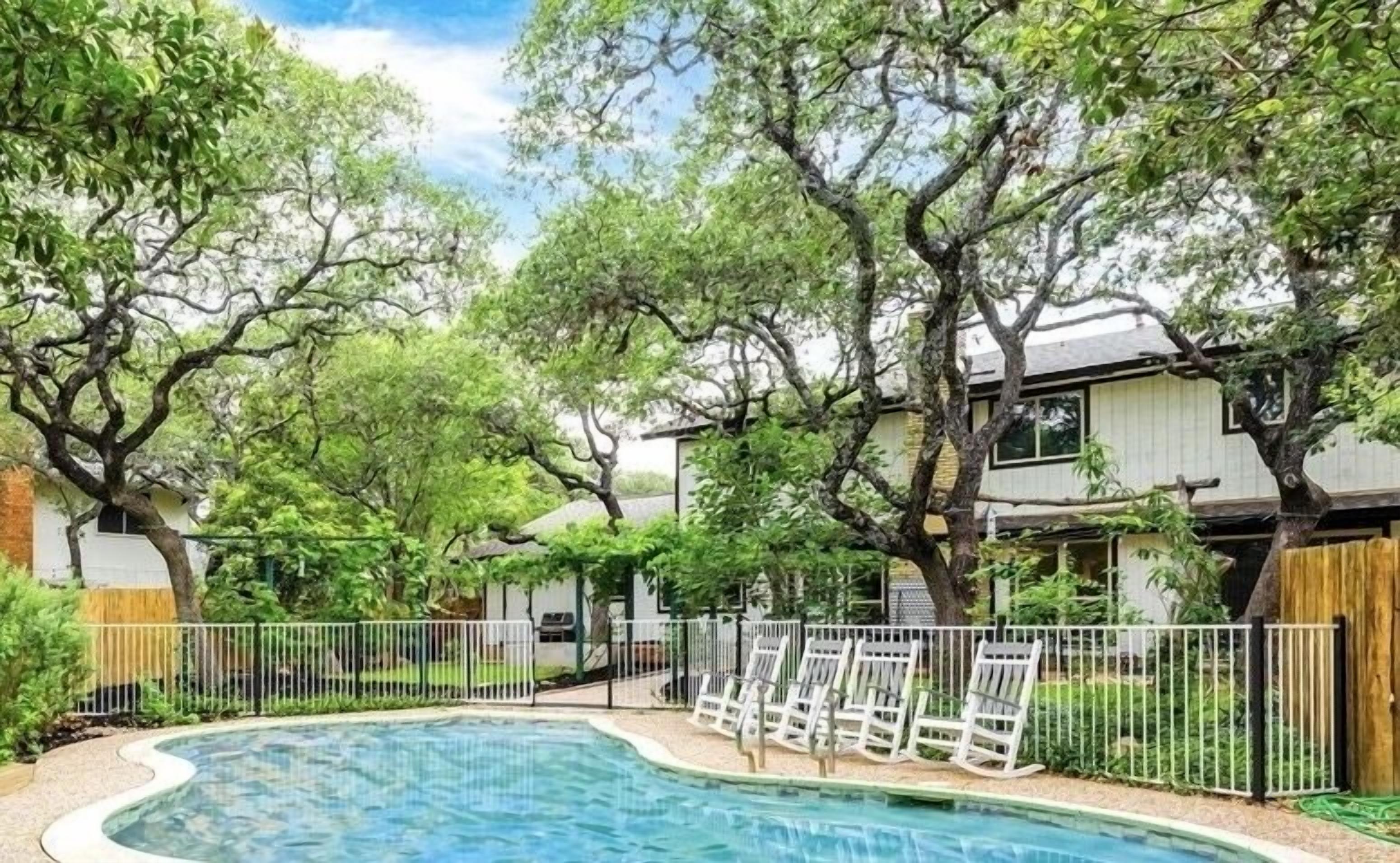 Vacation Oasis with Gorgeous Yard & Heated Pool: Six Flags, Sea World, JBSA’s
