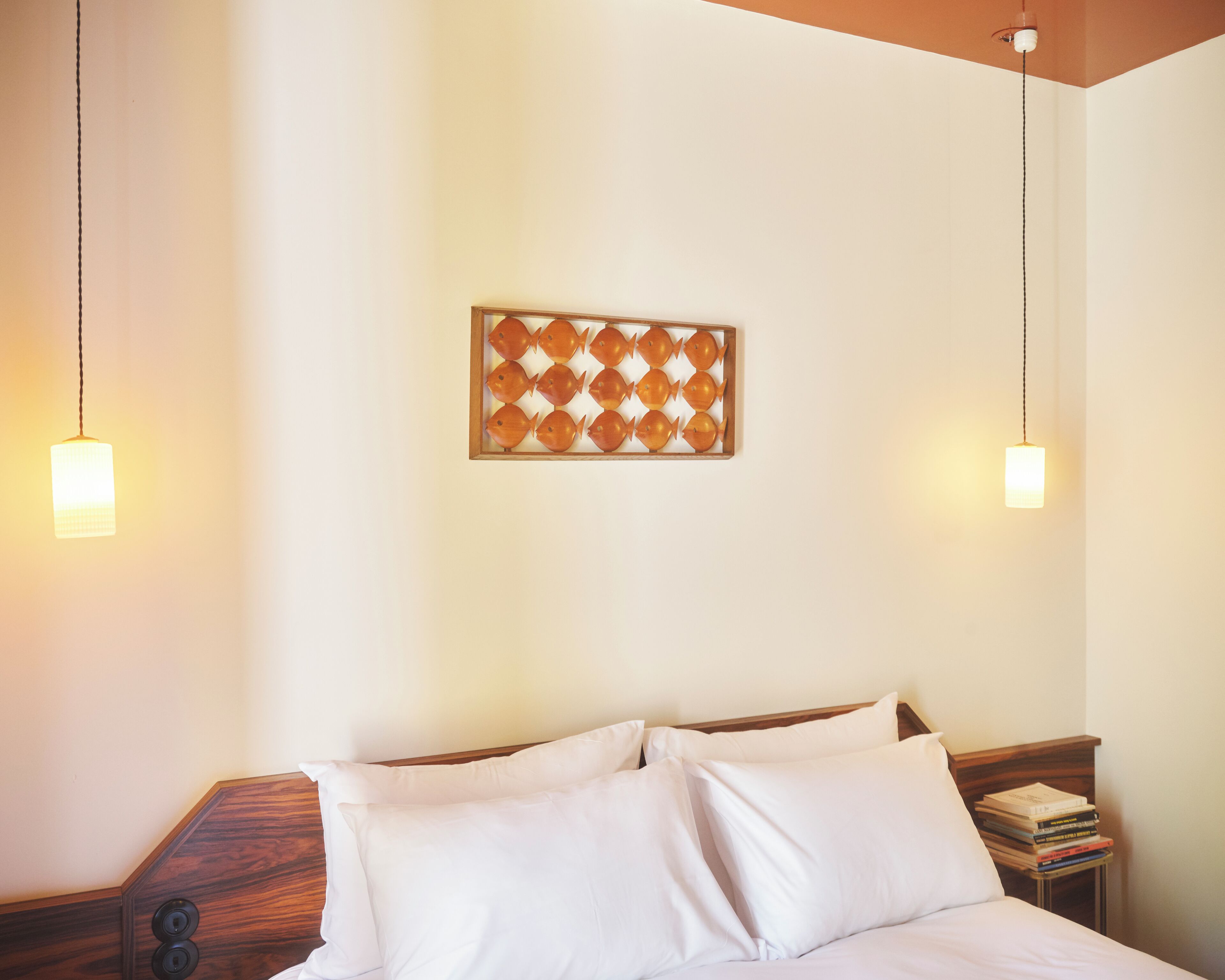Literie de qualité supérieure, matelas mémoire de forme, minibar