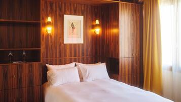 Chambre Double Supérieure | Literie de qualité supérieure, matelas mémoire de forme, minibar