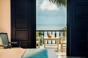 Executive Room, Ocean View | Premium bedding, minibar, in-room safe, desk