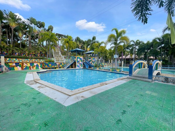 Outdoor pool - Poracay Resort (Porac)