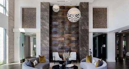 Sunny Mission Valley 1BR w/ Gym, W/D & Pool, nr shops, by Blueground