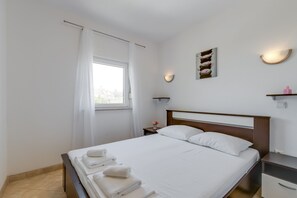 1 chambre, fer et planche Ă repasser, Wi-Fi gratuit, draps fournis