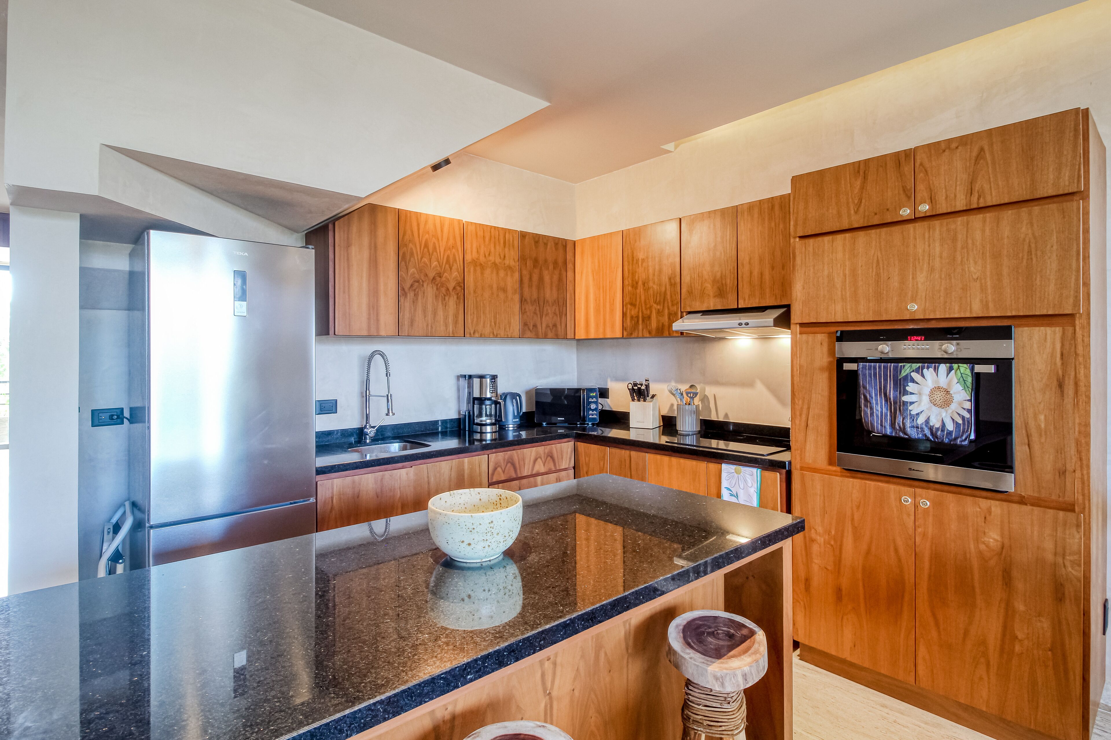 Amazing apartment with pool, fitness area, balcony, & W/D