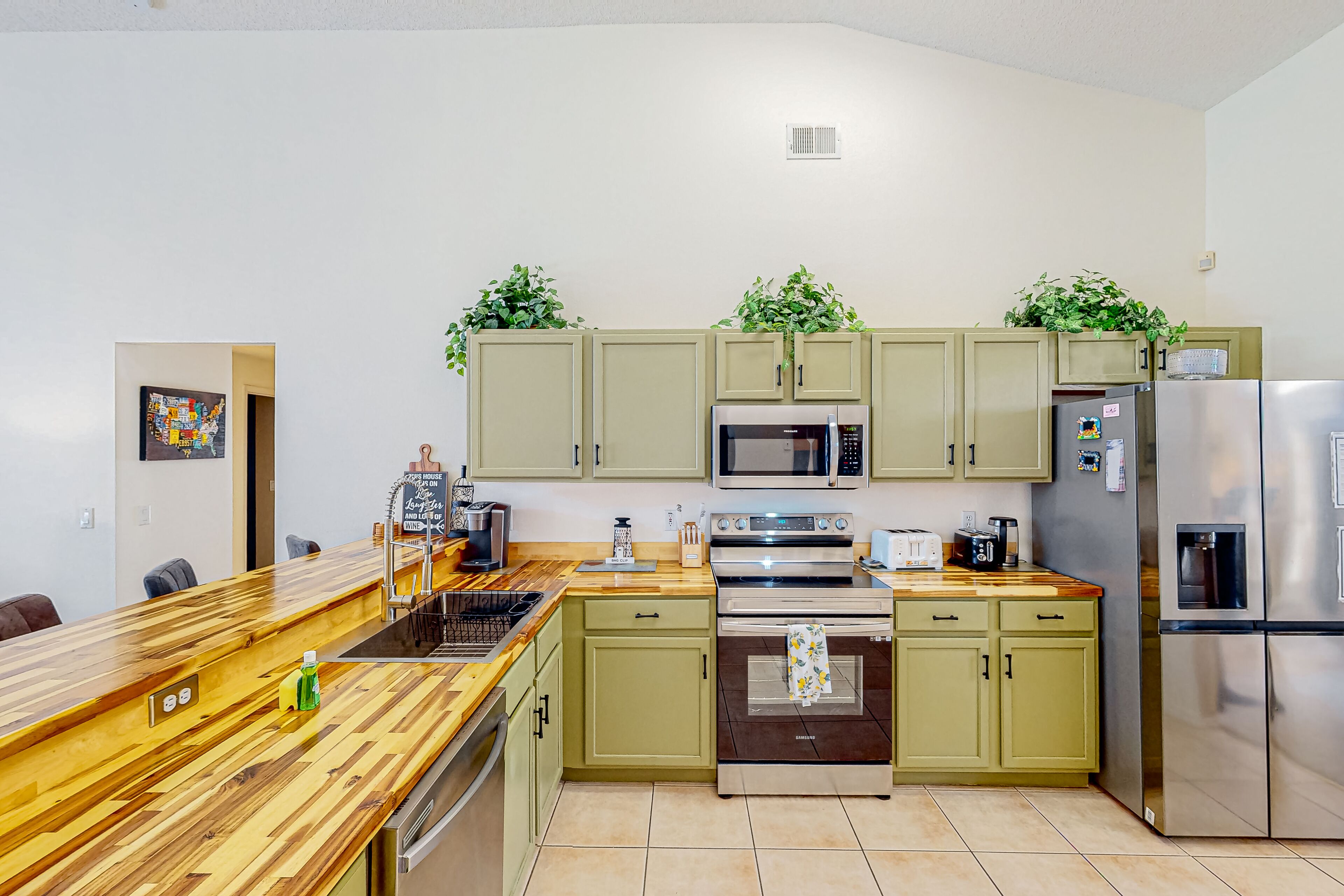 Private pool home with screened patio, arcade games, W/D, & AC