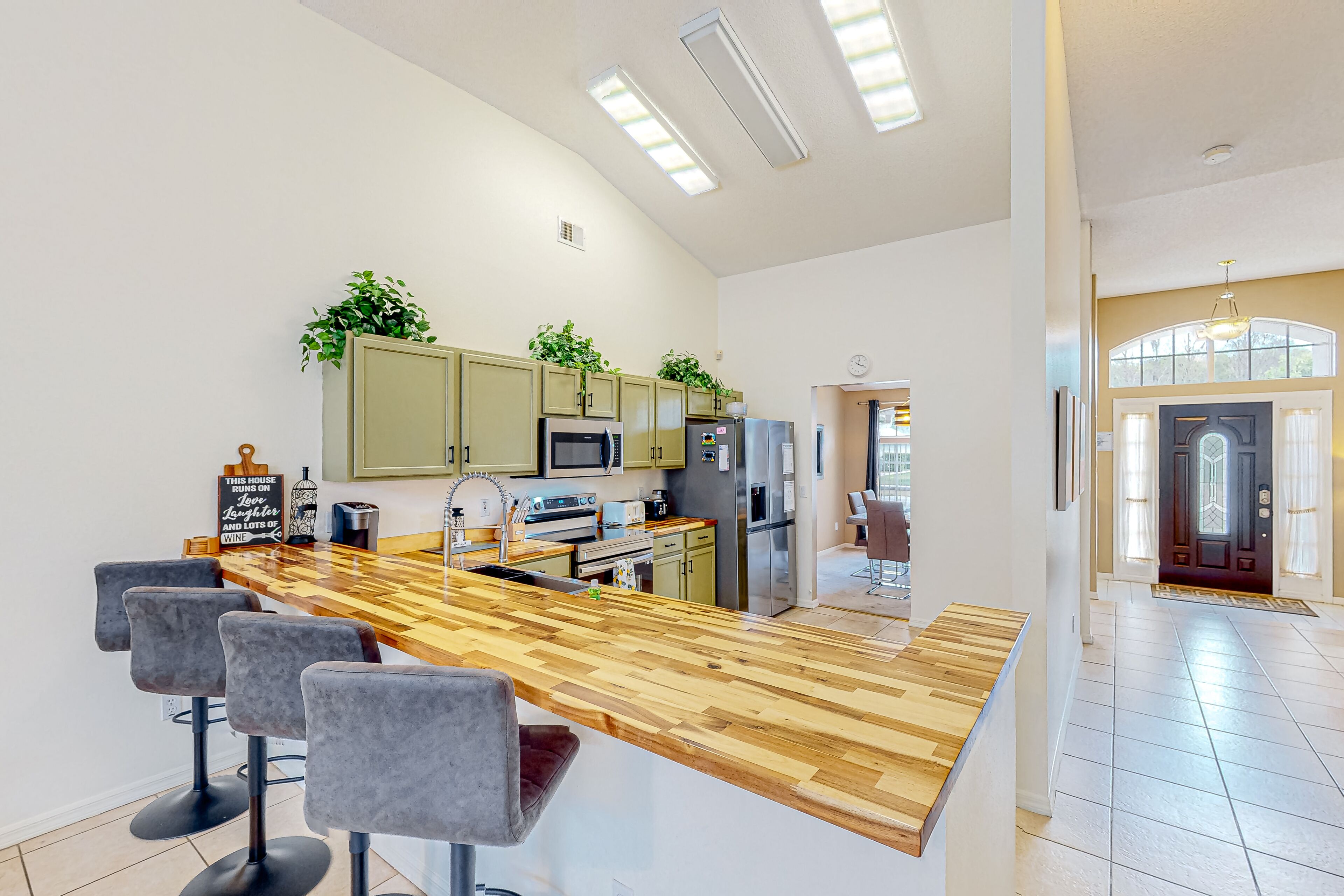 Private pool home with screened patio, arcade games, W/D, & AC