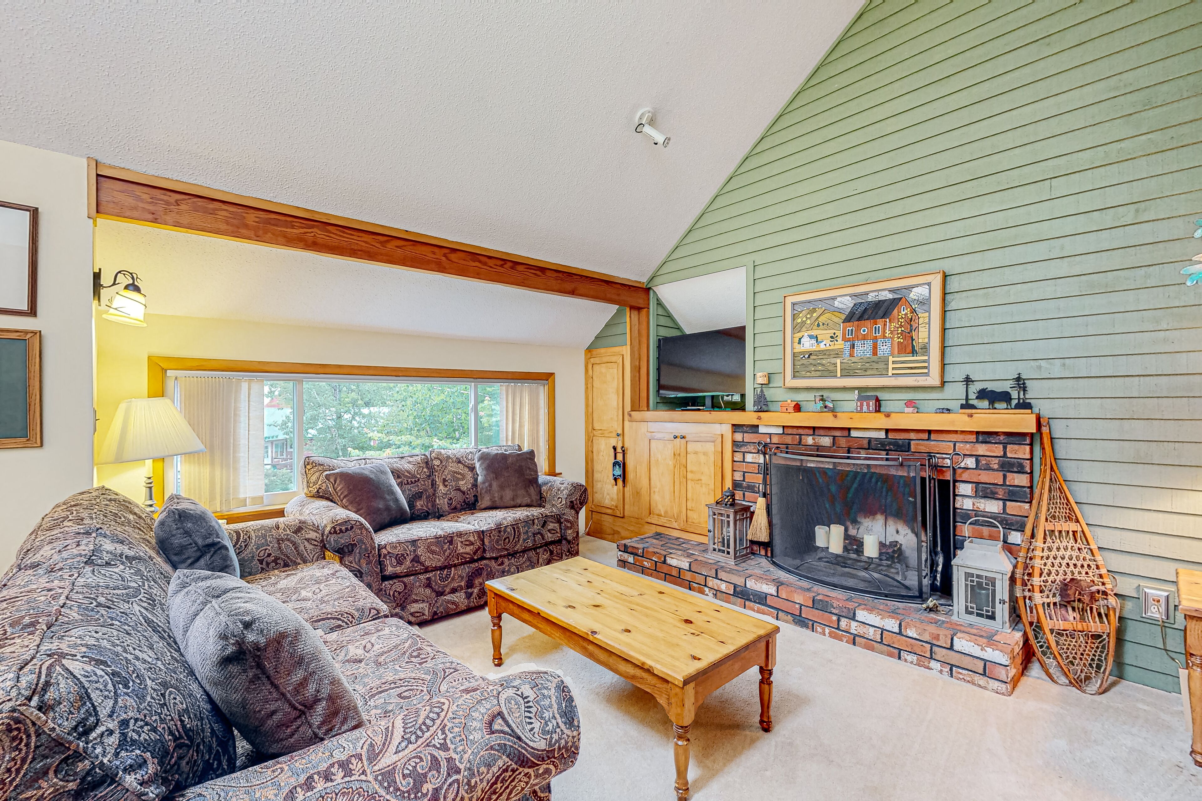 Dog-friendly home with mountain views - walk to trolley & Town Square