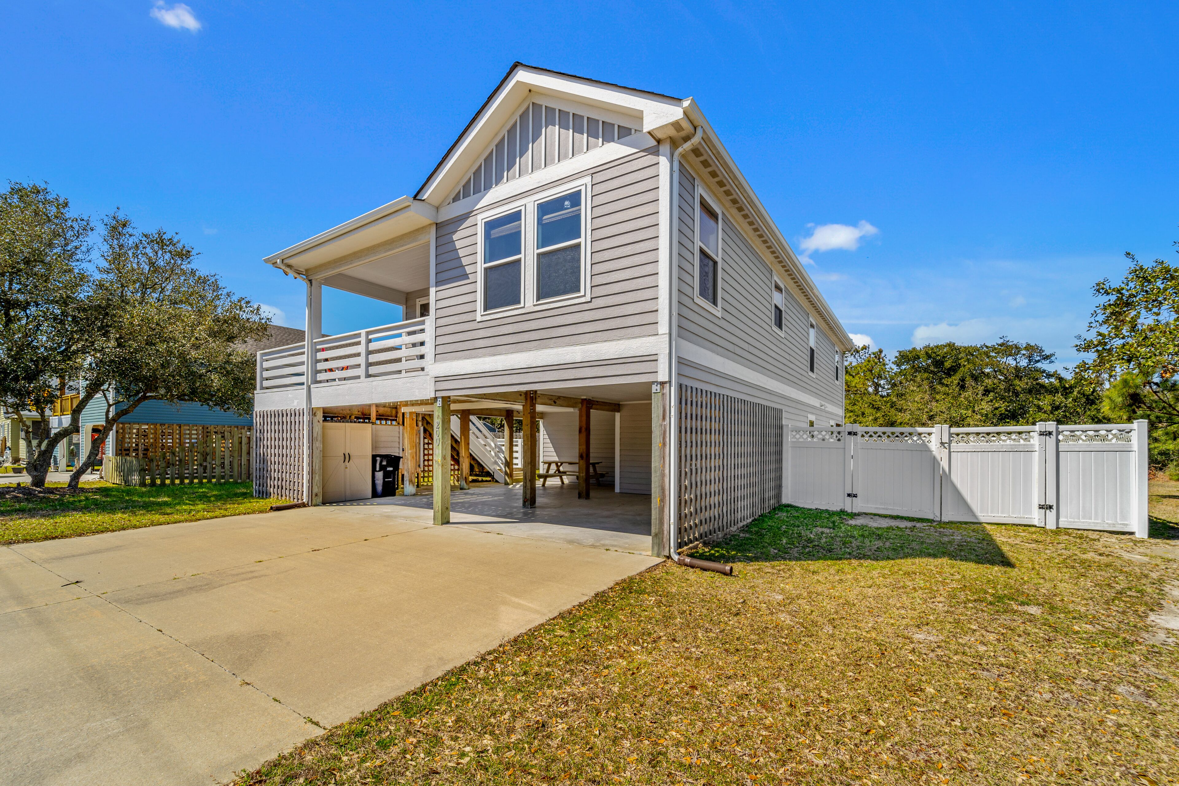 Spacious home near beach with pool, enclosed yard & game room