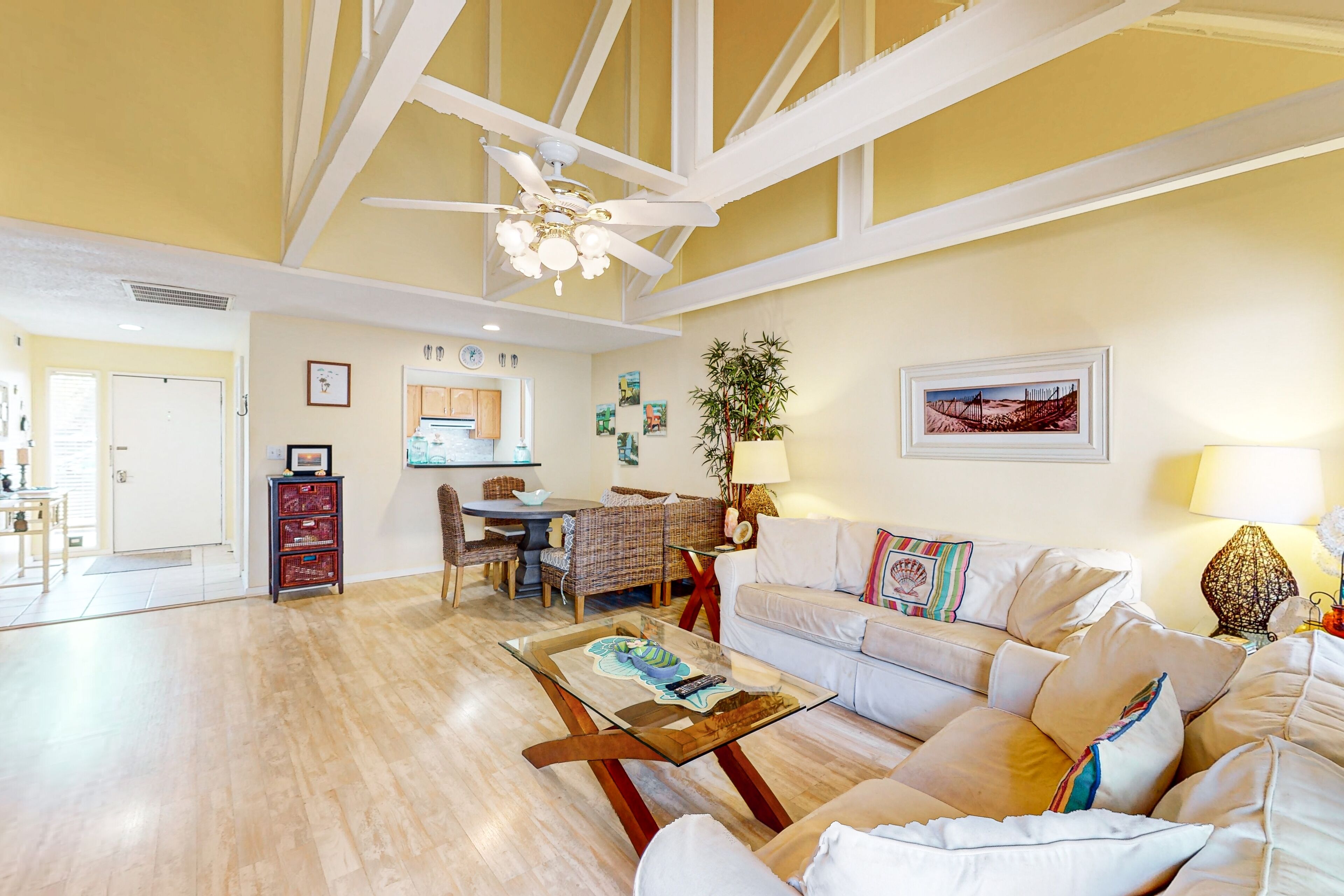 Lovely villa near the water with hot tub, pool, tennis court, patio, AC