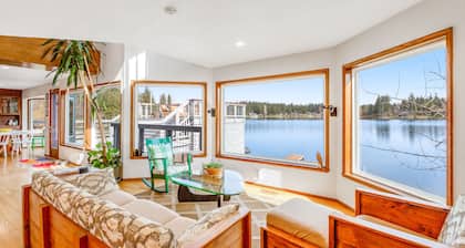 Dog-friendly, lakefront home with dock, deck and game room