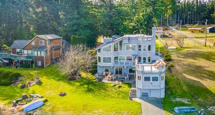 Dog-friendly, lakefront home with dock, deck and game room
