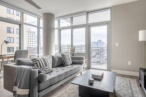 Télévision, chaîne hi-fi