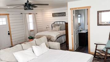 1 bedroom, in-room safe, iron/ironing board, free WiFi