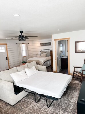 1 bedroom, in-room safe, iron/ironing board, free WiFi