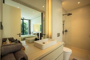 Villa | Badezimmer | Dusche, Haartrockner, Handtücher
