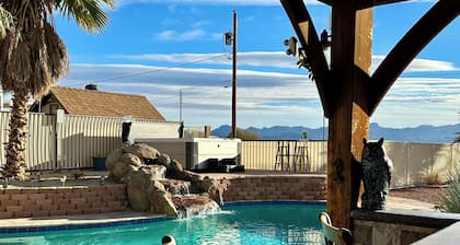 DESERT PARADISE - dreamy pool, lagoon waterfall, hot tub, & stunning lake views