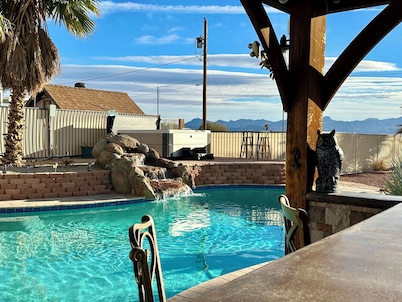 DESERT PARADISE - dreamy pool, lagoon waterfall, hot tub, & stunning lake views