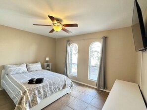 3 bedrooms, desk, iron/ironing board, free WiFi