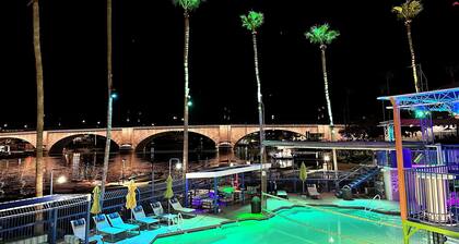 DESERT PARADISE - dreamy pool, lagoon waterfall, hot tub, & stunning lake views