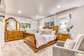 4 soverom, strykejern/-brett, internettilgang og sengetøy