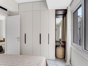 1 bedroom, iron/ironing board, Internet, bed sheets - Sanders Old Port - Cute 1-Bdr Apt with Balcony (Thessaloniki)