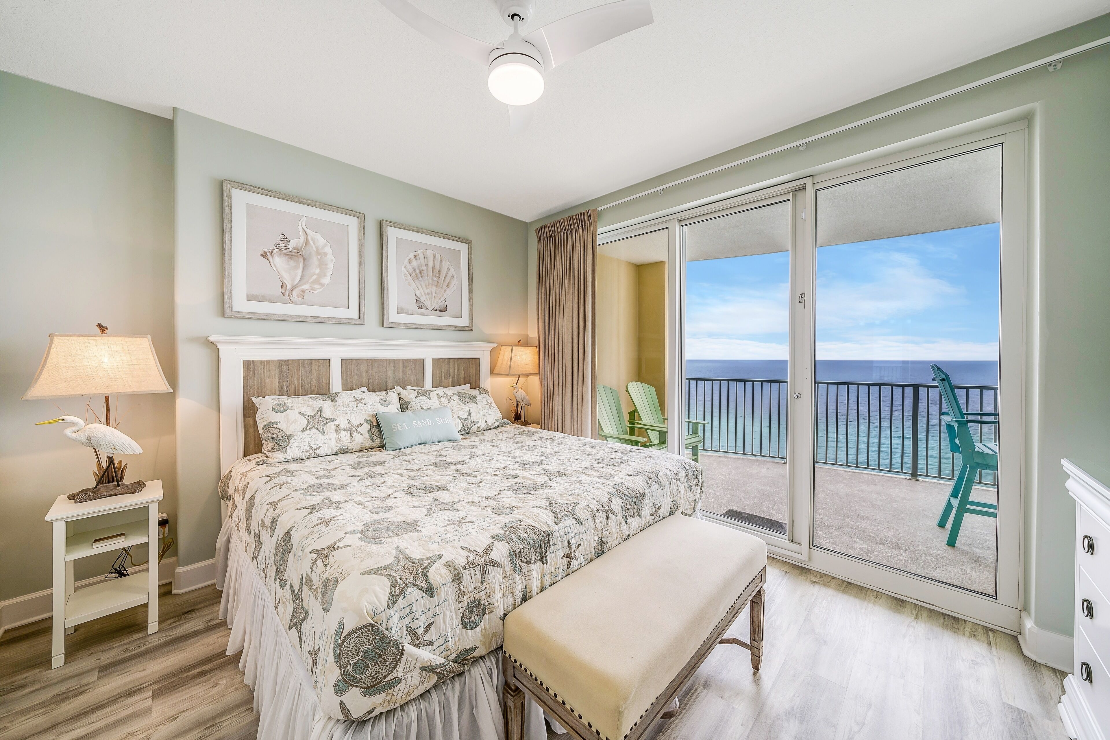 Peaceful in PCB - 17th Floor Beachfront Condo - Perfect for Holidays & Snowbirds