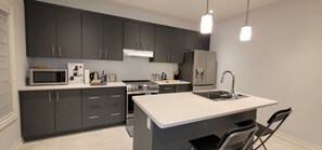 Micro-ondes, four, plaque de cuisson, lave-vaisselle