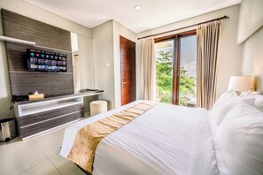 Family Villa | Desk, laptop workspace, soundproofing, free WiFi - ABISHA Resort Jimbaran (Jimbaran)