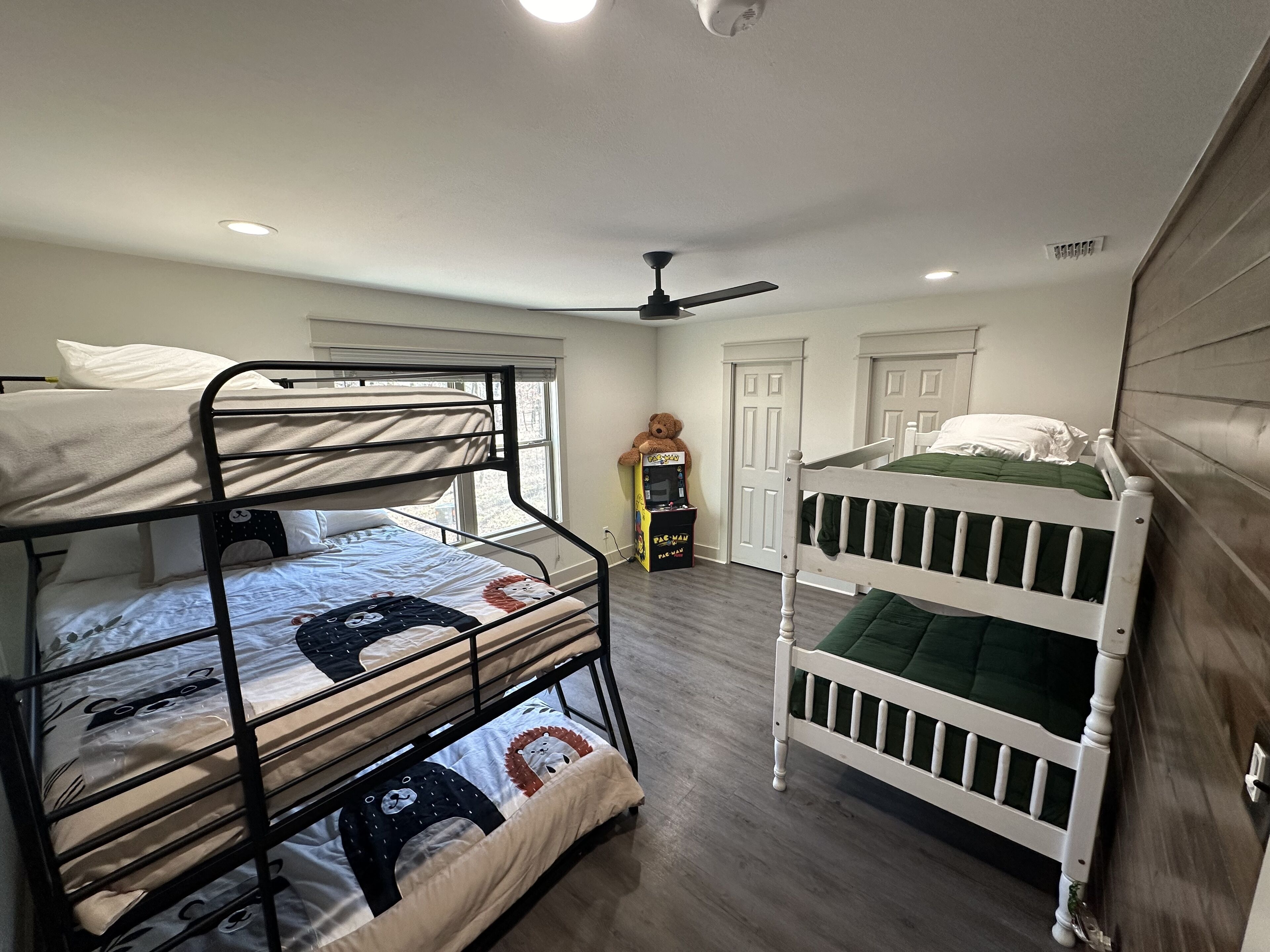 4 多间卧室、免费 WiFi、床单