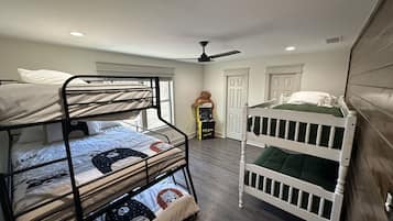 4 bedrooms, free WiFi, bed sheets