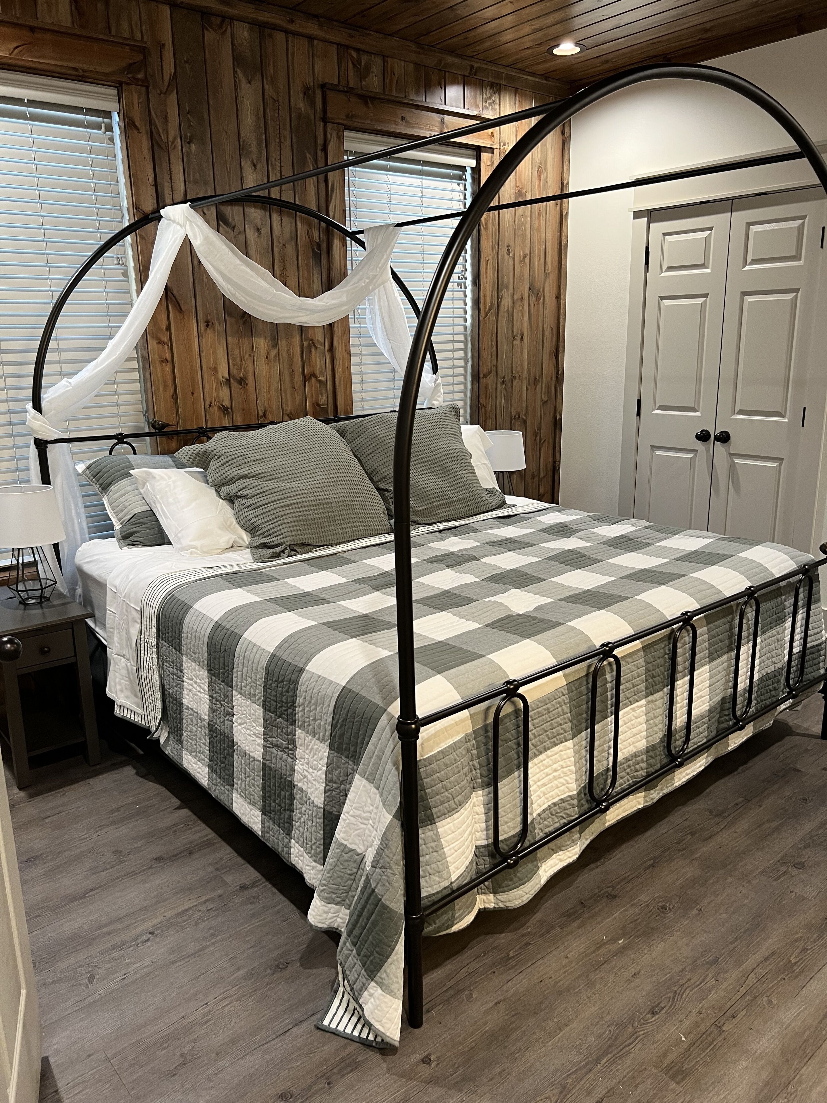 River front house on the Little Missouri 4 minutes from Lake Greeson!