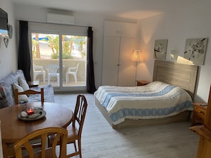 1 bedroom, iron/ironing board, Internet, bed sheets