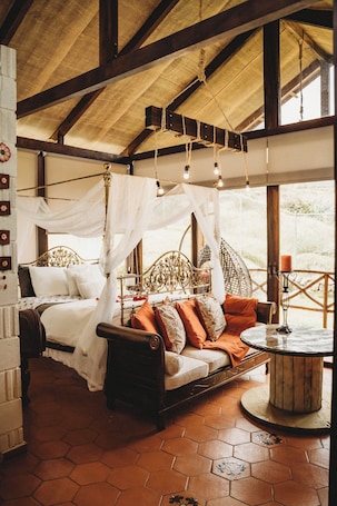 2 室のベッドルーム、デスク、WiFi、ベッドシーツ. Villa Nathalie -Cheerful Rustic House