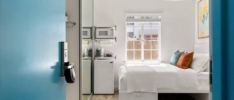 1 soverom, skrivebord, strykejern/-brett og wi-fi (inkludert)