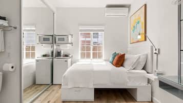 1 bedroom, desk, iron/ironing board, WiFi (free)