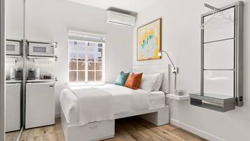 1 bedroom, desk, iron/ironing board, WiFi (free)