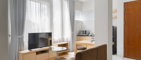 Junior Studio Suite | Desk, free WiFi, bed sheets
