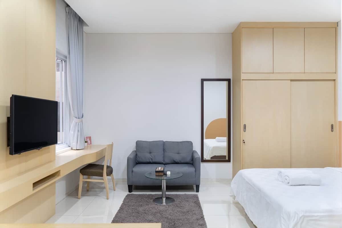 Desk, free WiFi, bed sheets