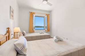 2 bedrooms, free WiFi, bed sheets - Sa Mirada apt, taste of the sea (Fornells)