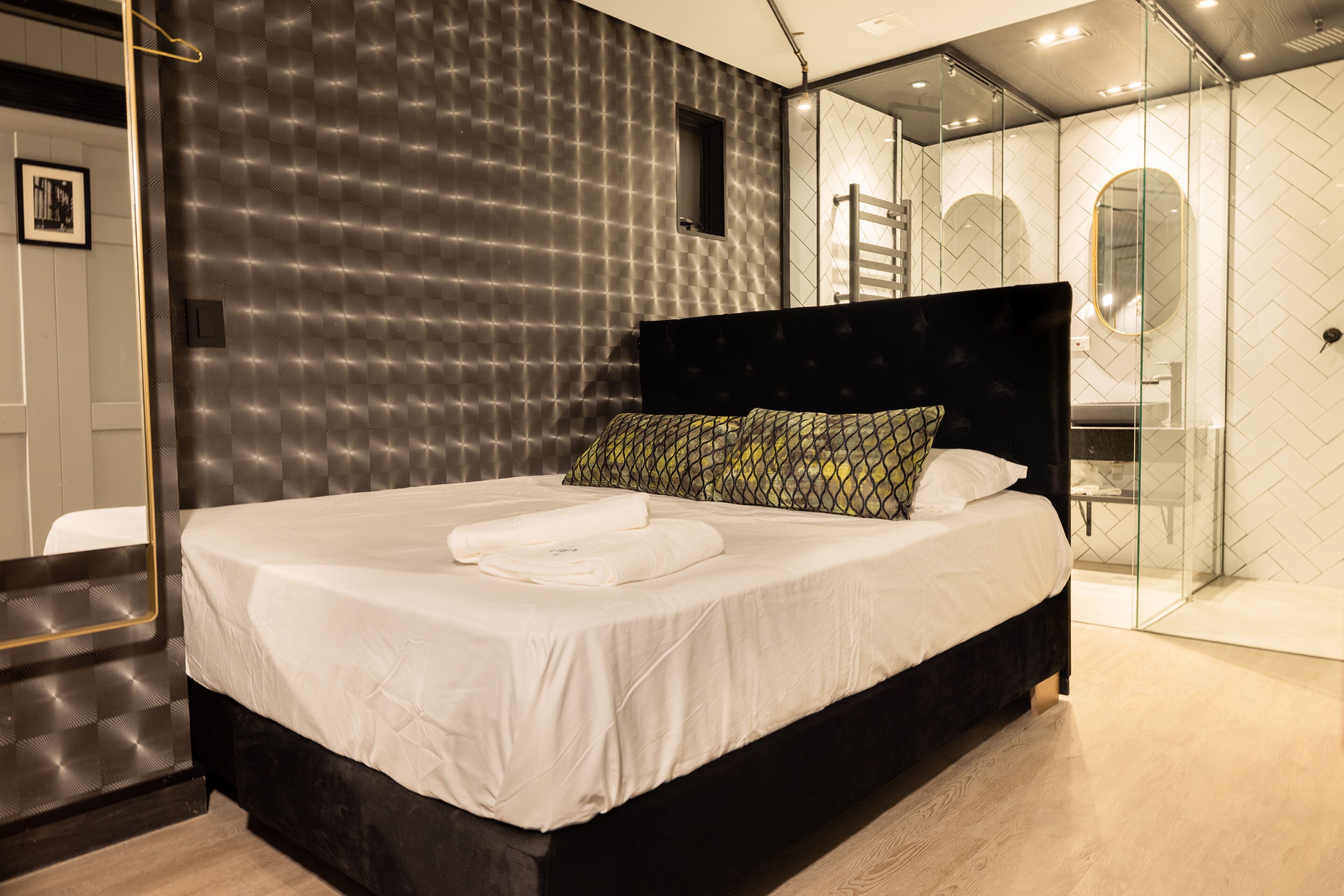 Premium bedding, down comforters, minibar, in-room safe