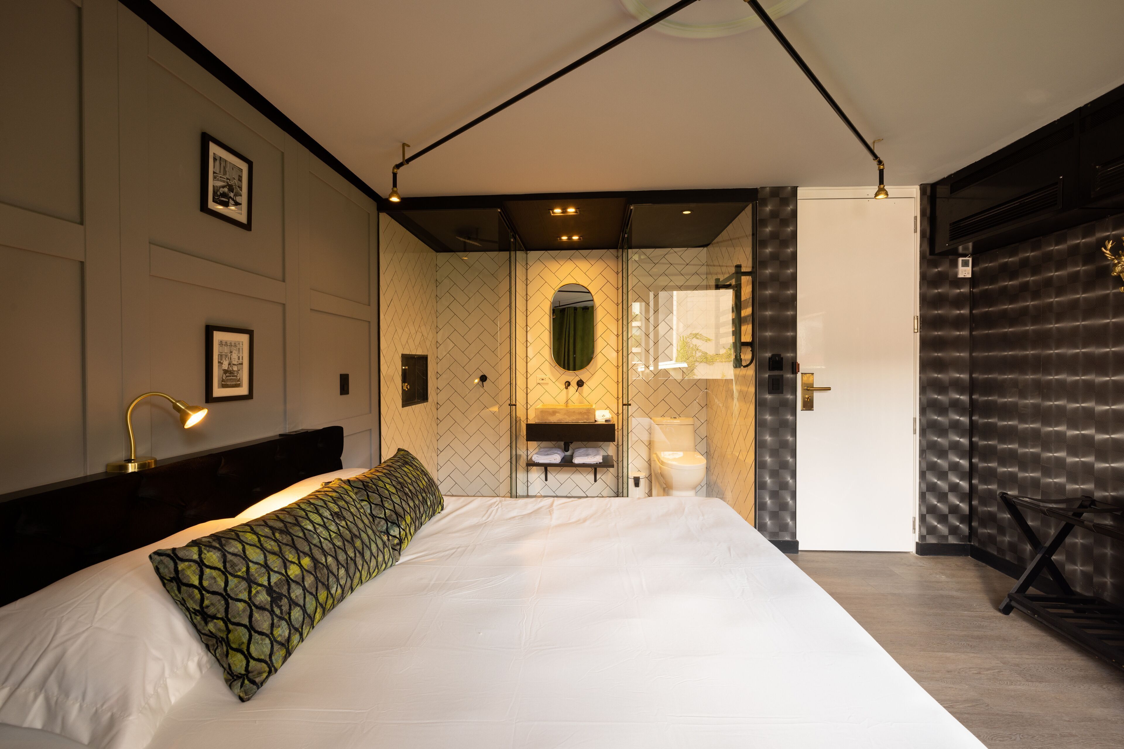 Premium bedding, down comforters, minibar, in-room safe